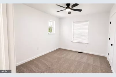 549 S 6th Street, Camden, NJ 08103 - Photo 32