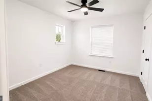 549 S 6th St, Camden, NJ 08103 - Photo 32