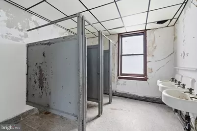 1142 S Broadway, Camden, NJ 08103 - Photo 38