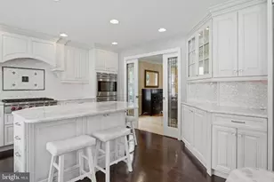 11 Equestrian Ln, Cherry Hill, NJ 08003 - Photo 6