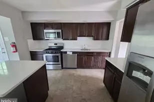 1946 Birchwood Park Dr N, Cherry Hill, NJ 08003 - Photo 2
