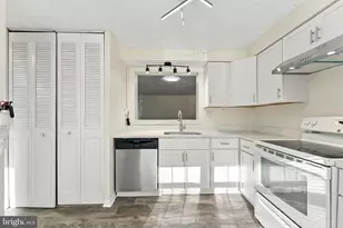 8 Victoria Manor Ct, Sicklerville, NJ 08081 - Photo 10
