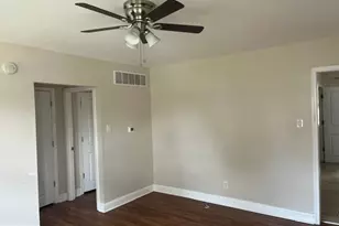 240 Wilmont Ave, Camden, NJ 08105 - Photo 10