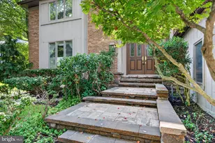 21 Teak Ct, Cherry Hill, NJ 08003 - Photo 2