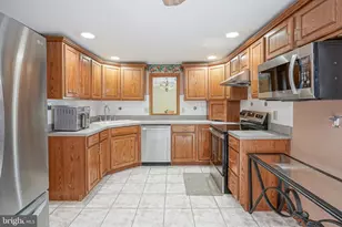 557 Covered Bridge Rd, Cherry Hill, NJ 08034 - Photo 6