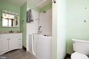 1025 Market St, Gloucester City, NJ 08030 - Photo 10