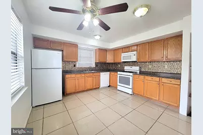 21 Greenfield Drive, Berlin, NJ 08009 - Photo 2