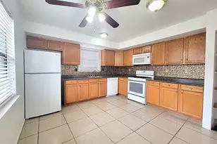 21 Greenfield Dr, Berlin, NJ 08009 - Photo 2