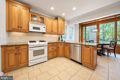 8 Yorkshire Drive, Voorhees, NJ 08043 - Photo 12