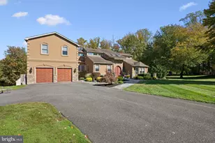 18 Lansbrook Ct, Sewell, NJ 08080 - Photo 2