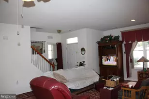 301 Castlewood Way, Woodbury, NJ 08096 - Photo 4