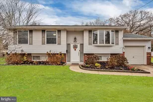 743 Lois Dr, Monroe Township, NJ 08094 - Photo 2