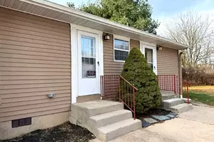 19 Walnut St, Monroe Township, NJ 08094 - Photo 2