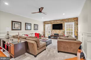 211 Ripley Ct, Monroe Township, NJ 08094 - Photo 4