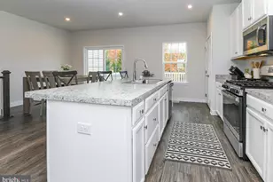 28 Peacock Cir, Sewell, NJ 08080 - Photo 10