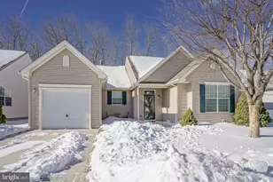 425 Periwinkle Dr, Woodbury, NJ 08096 - Photo 2