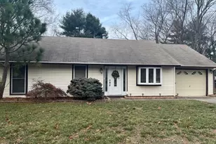 546 Greenbriar Dr, Monroe Township, NJ 08094 - Photo 1