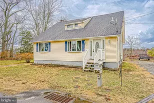 153 Lakeside Ave, Franklin Township, NJ 08322 - Photo 2