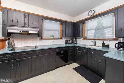 643 W Jersey Avenue, Woodbury Heights, NJ 08097 - Photo 8