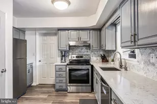 308 Thackeray Ln, Monroe Township, NJ 08094 - Photo 10