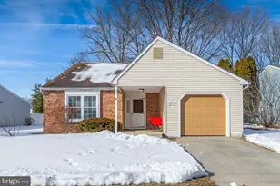 27 Lakebridge Dr, Woodbury, NJ 08096 - Photo 1