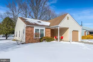 27 Lakebridge Dr, Woodbury, NJ 08096 - Photo 2