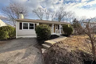 869 Whitman Dr, Blackwood, NJ 08012 - Photo 2