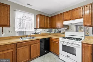 221 Martinique Dr, Monroe Township, NJ 08094 - Photo 8