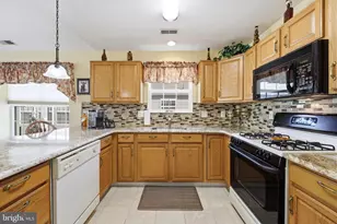 531 Riviera Dr, Monroe Township, NJ 08094 - Photo 10