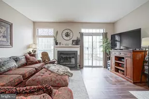 910 Thoreau Ln, Monroe Township, NJ 08094 - Photo 4