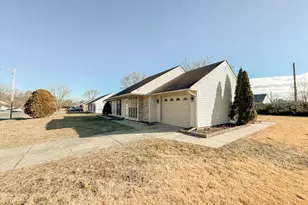 604 Cobblestone Rd, Monroe Township, NJ 08094 - Photo 2