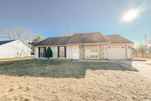 604 Cobblestone Rd, Monroe Township, NJ 08094 - Photo 1