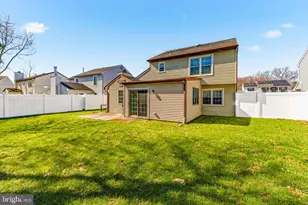 119 Robins Run W, Swedesboro, NJ 08085 - Photo 2