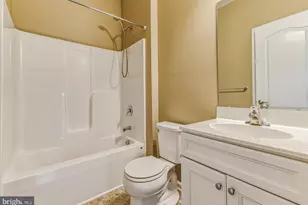 100 Castlebay Dr, Monroe Township, NJ 08094 - Photo 12