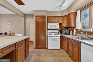 106 Lakeside Dr, Glassboro, NJ 08028 - Photo 10