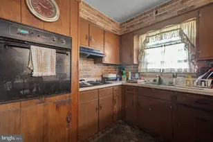 275 Essex Ave, West Deptford Township, NJ 08086 - Photo 6