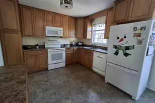 127 Karen Ct, Harrison Township, NJ 08062 - Photo 2