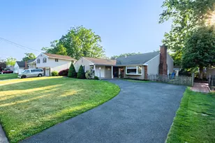 722 Whitman Dr, Blackwood, NJ 08012 - Photo 2