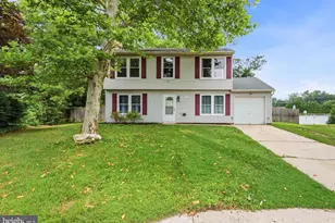 528 Denise Ct, Monroe Township, NJ 08094 - Photo 1
