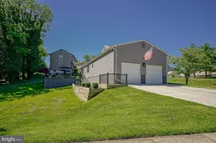 1794 Witherspoon Ct, Washington Township, NJ 08012 - Photo 2