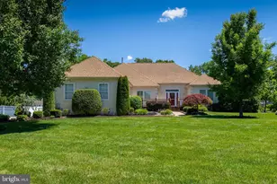 102 Karenlynn Dr, Franklin Township, NJ 08322 - Photo 2