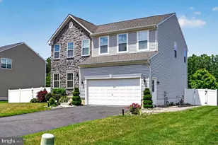 815 Kristin Ln, Monroe Township, NJ 08094 - Photo 2