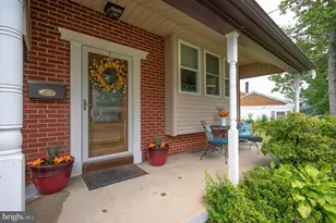 812 Jamestown Rd, Washington Township, NJ 08012 - Photo 2