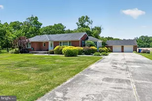 49 W Tomlin Station Rd, East Greenwich Township, NJ 08056 - Photo 2