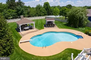301 Long Meadow Dr, Harrison Township, NJ 08062 - Photo 2