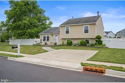 204 Lomond Road, Monroe Township, NJ 08094 - Photo 2