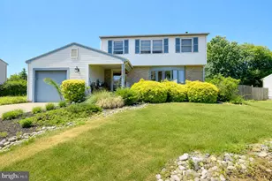 24 Castor Ct, Blackwood, NJ 08012 - Photo 2