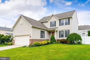 351 W Crossing Dr, East Greenwich Township, NJ 08061 - Photo 2