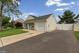 20 S Mars Dr, Sewell, NJ 08080 - Photo 2