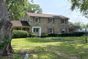 8 Colonial Dr, East Greenwich Township, NJ 08020 - Photo 2